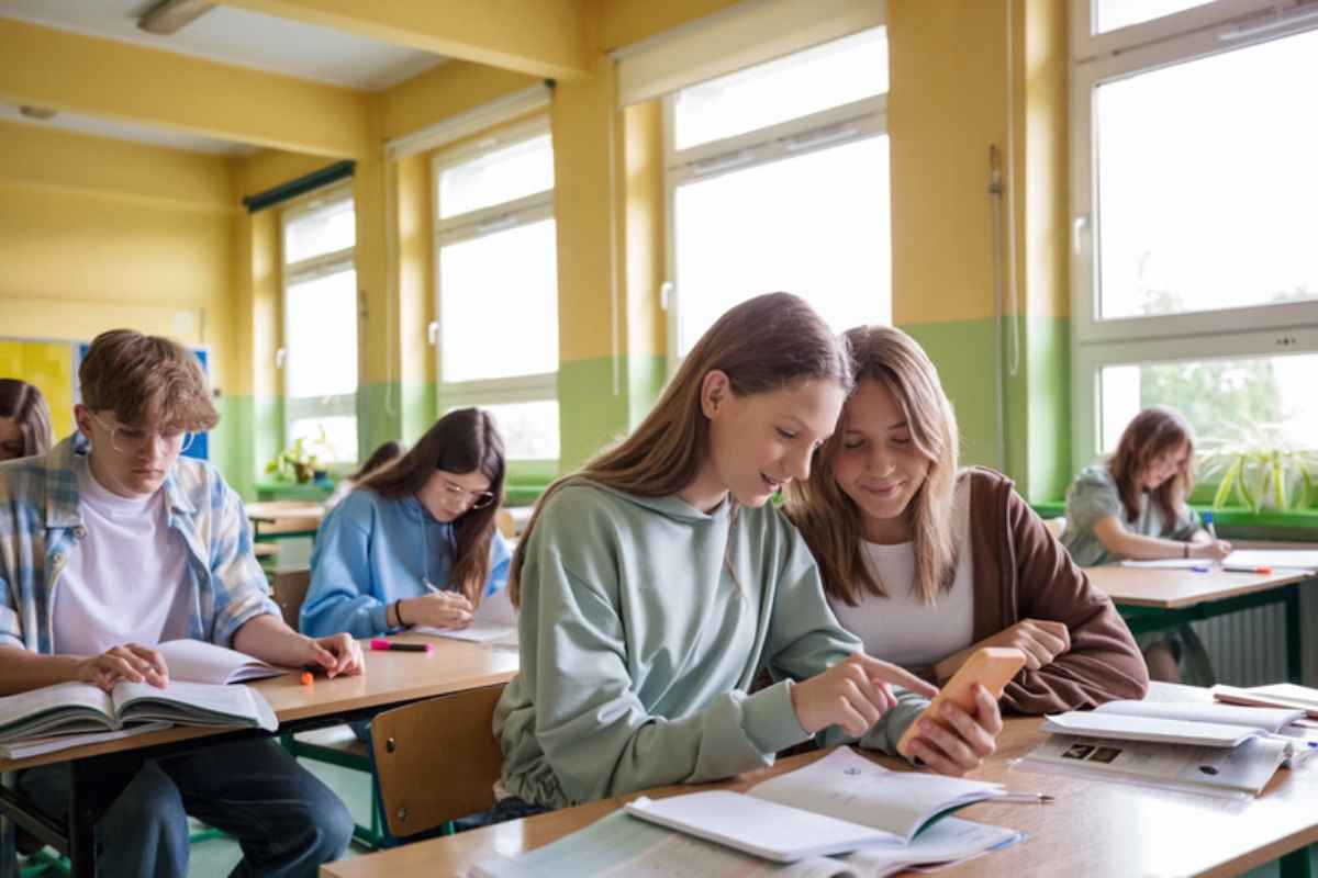 Inizio scuola 202425 al via un nuovo anno per presidi docenti e ATA dal calendario alle nuove