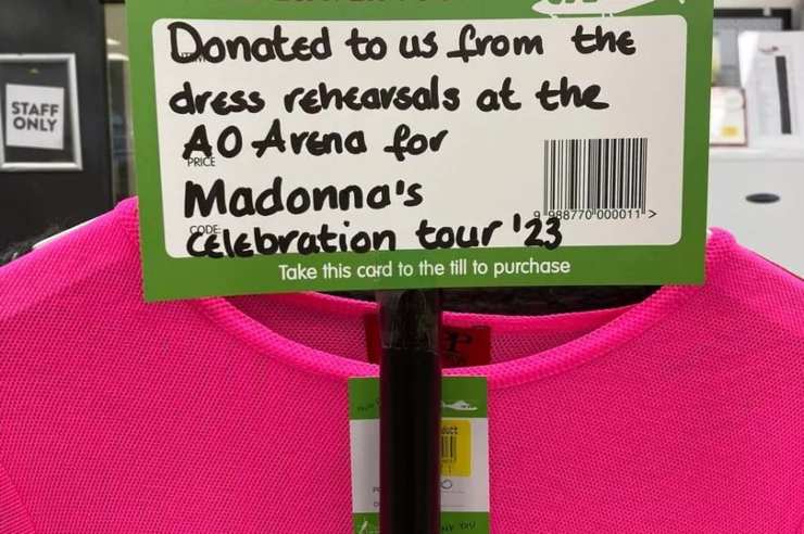 I vestiti dalle prove del tour di Madonna al negozio dell'usato
