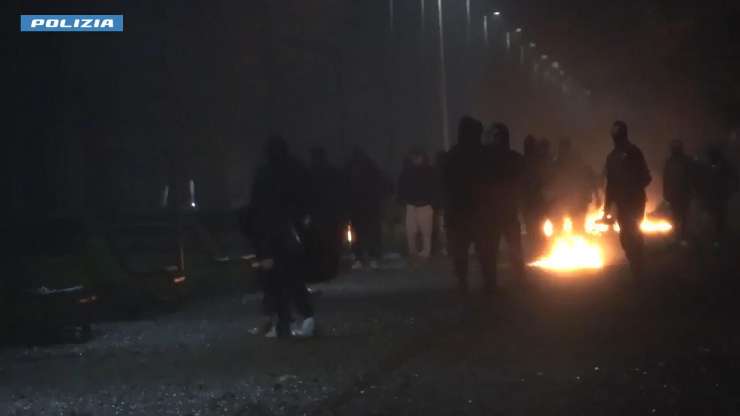 proteste e lacrimoggeni