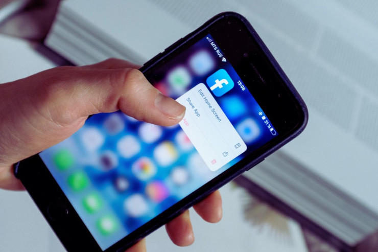 smartphone facebook