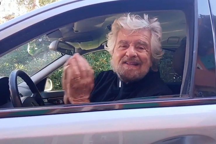 Beppe Grillo nel discorso del 3 dicembre sul voto della Costrituente