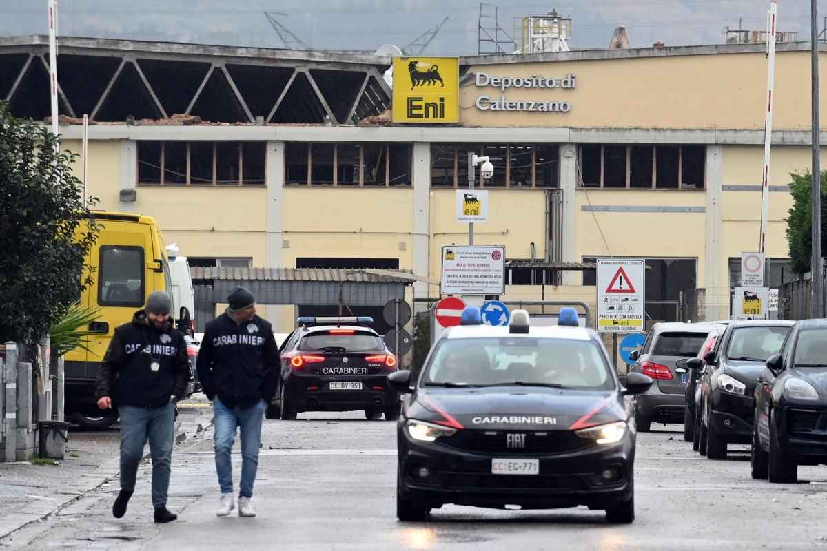 La raffineria Eni di Calenzano. Dopo l'esplosione arrivano i carabinieri