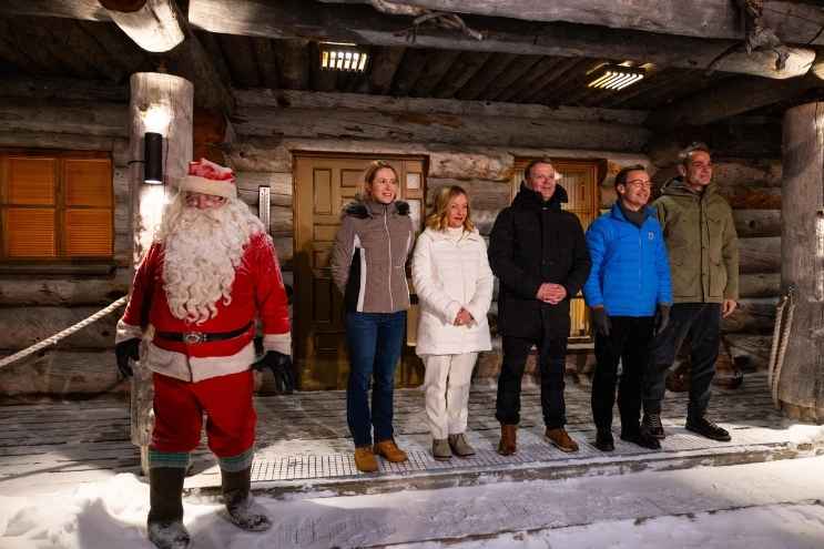 Giorgia Meloni Lapponia Babbo Natale