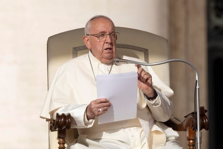 Papa Francesco durante un'udienza in Vaticano