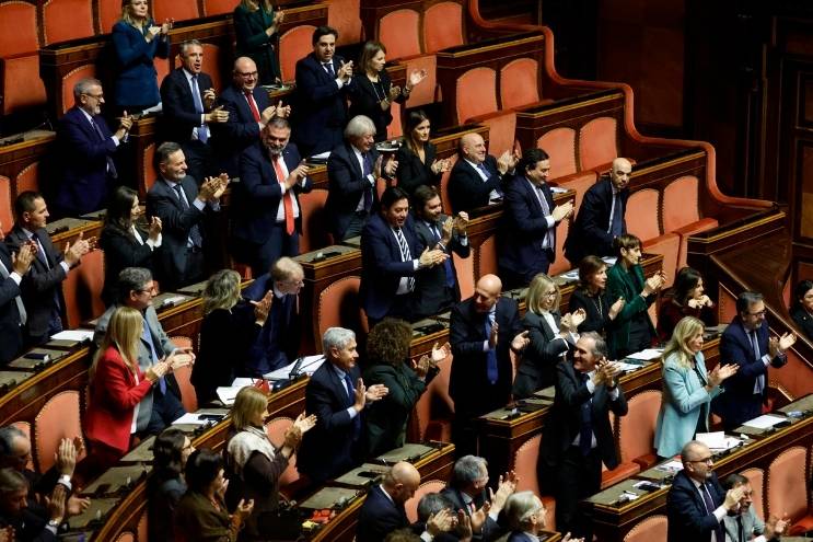 Senato Meloni applauso