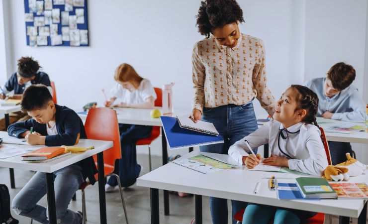 insegnante con bambini