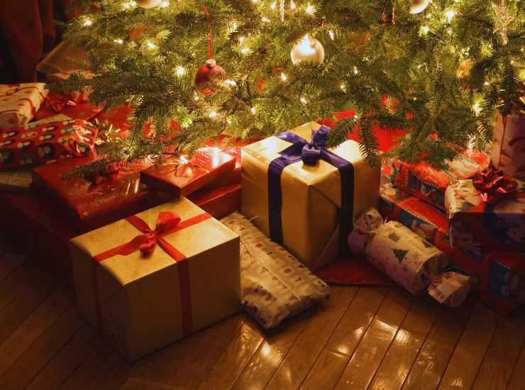 regali sotto albero