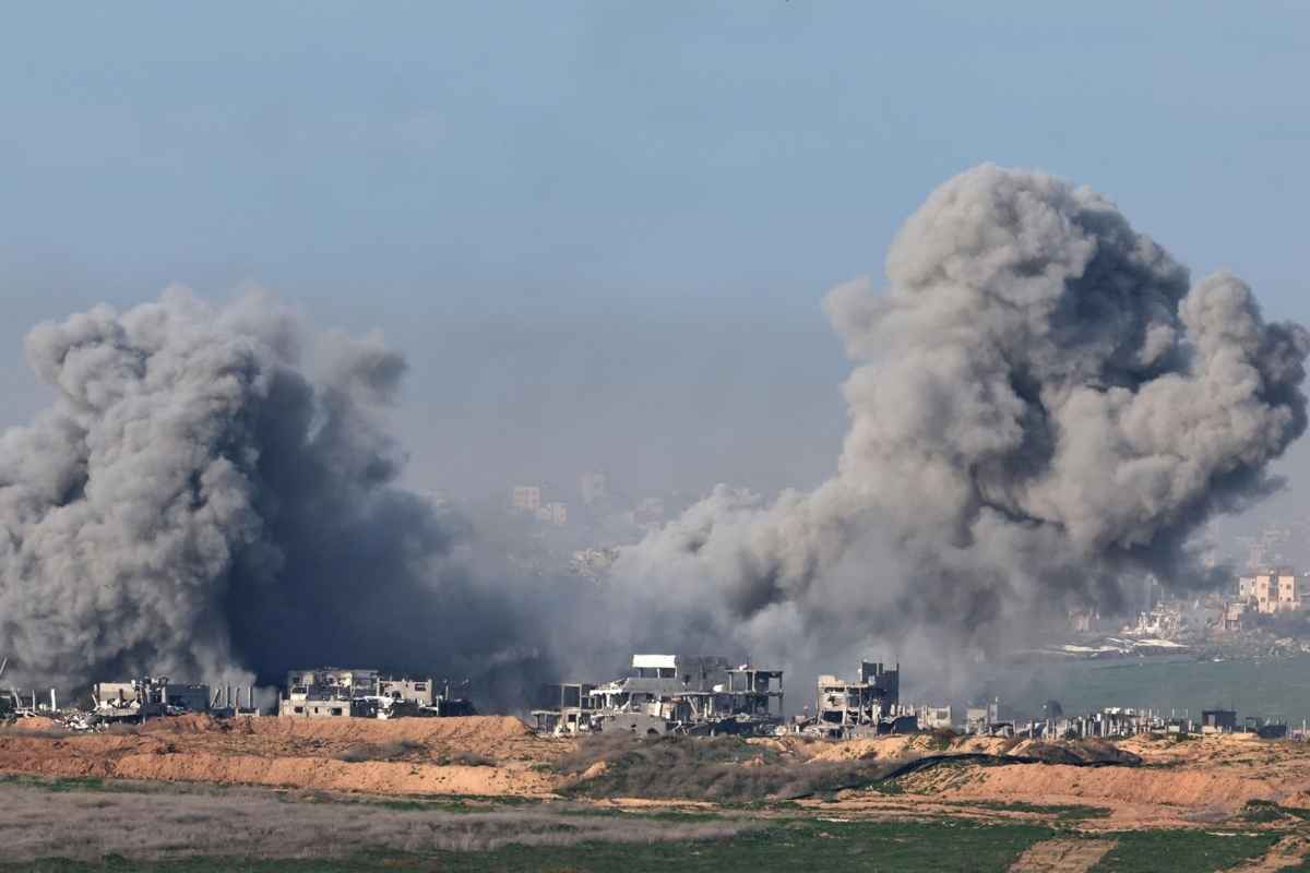 Bombardamenti a Gaza nel giorno della tregua