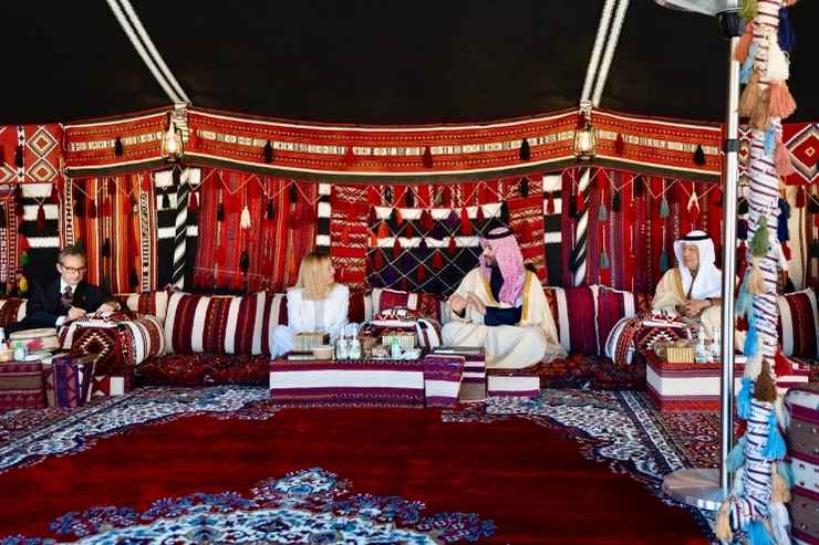 Giorgia Meloni in Arabia Saudita con il principe