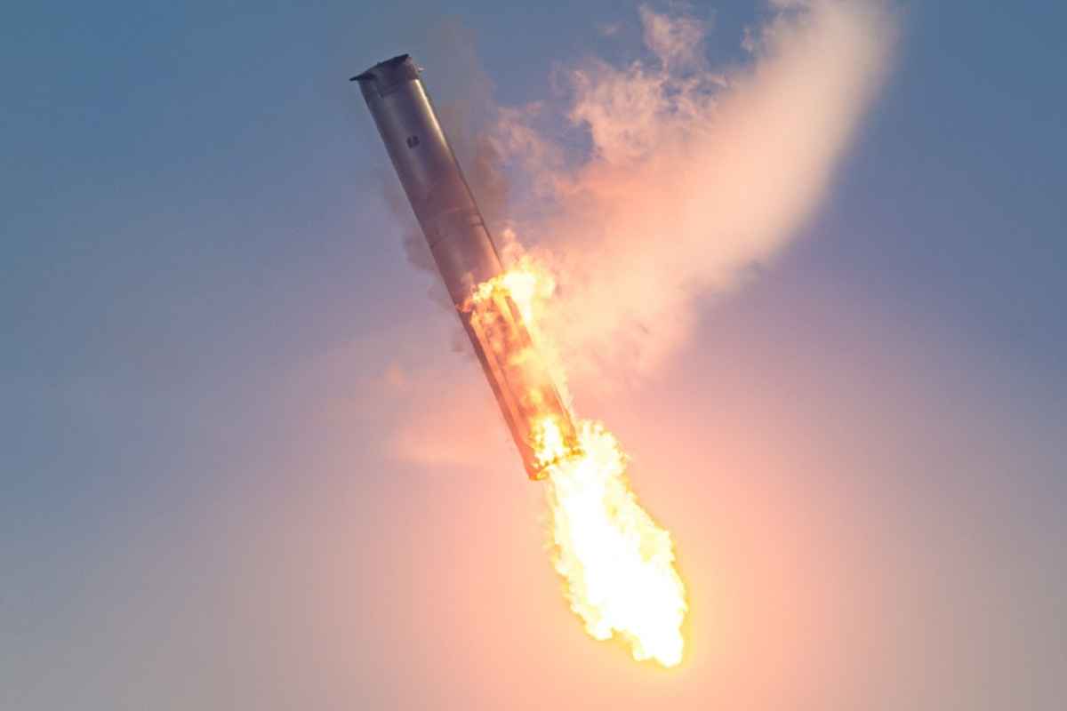 Il ritorno del booster Super Heavy di SpaceX dopo il settimo lancio di Starship