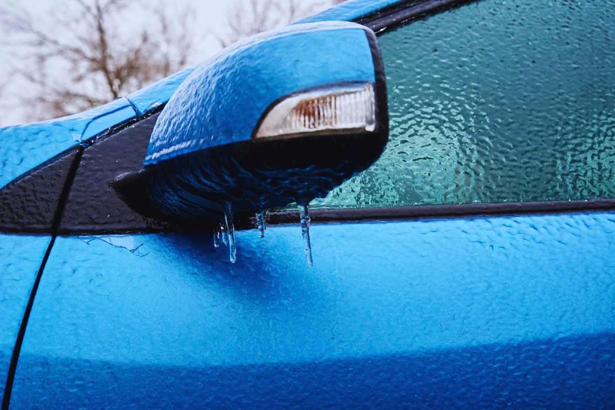 auto ghiacciata