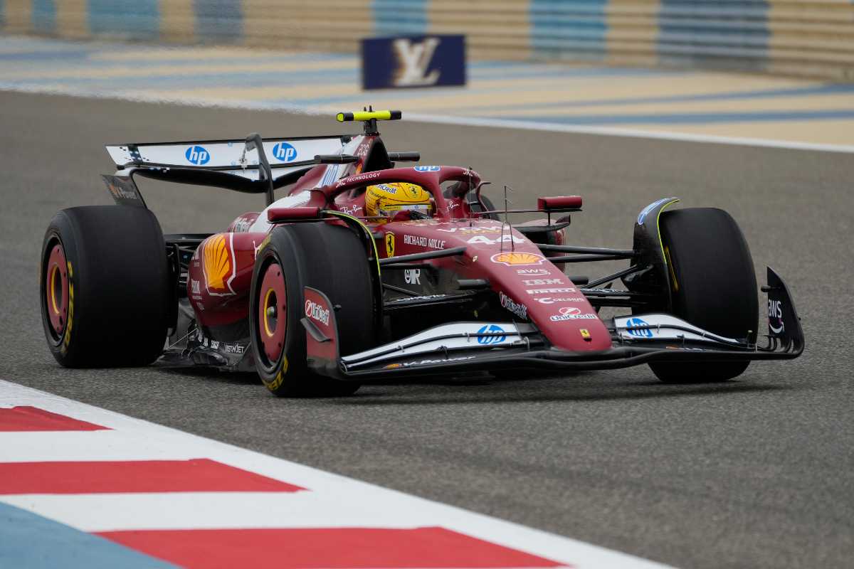 Lewis Hamilton alla guida della SF-25