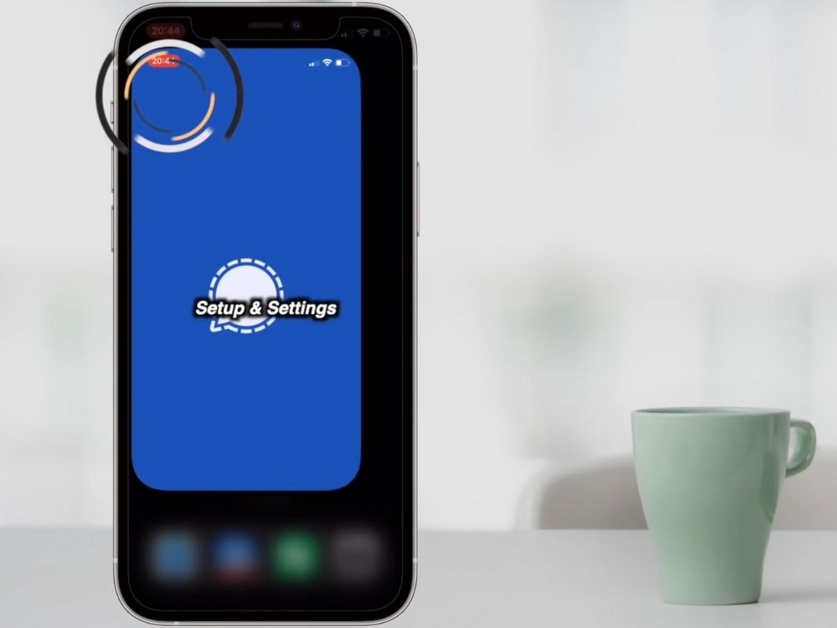 Uno screenshot da un video tutorial sull'utilizzo dell'app Signal su Youtube