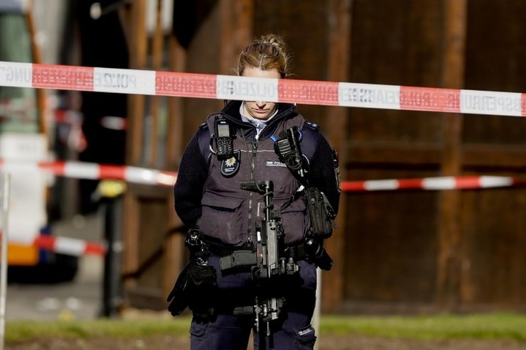La polizia durante i rilievi a Mannheim in Germania