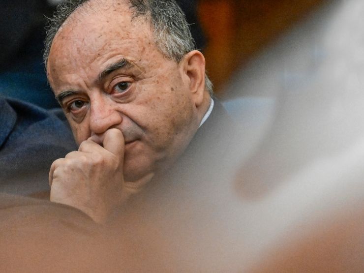 Il procuratore di Napoli Nicola Gratteri immortalato durante un incontro pubblico