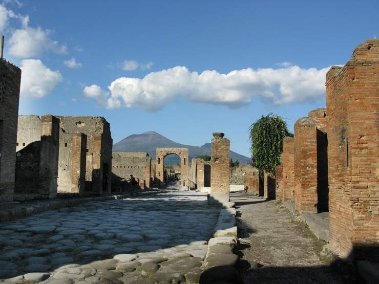 Una veduta del Vesuvio dagli Scavi di Pompei