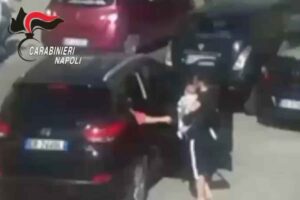 Spacciatrice con neonato, blitz dei carabinieri