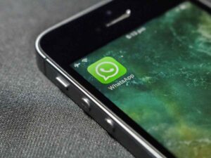 L'icona di Whatsapp su un iPhone vecchio