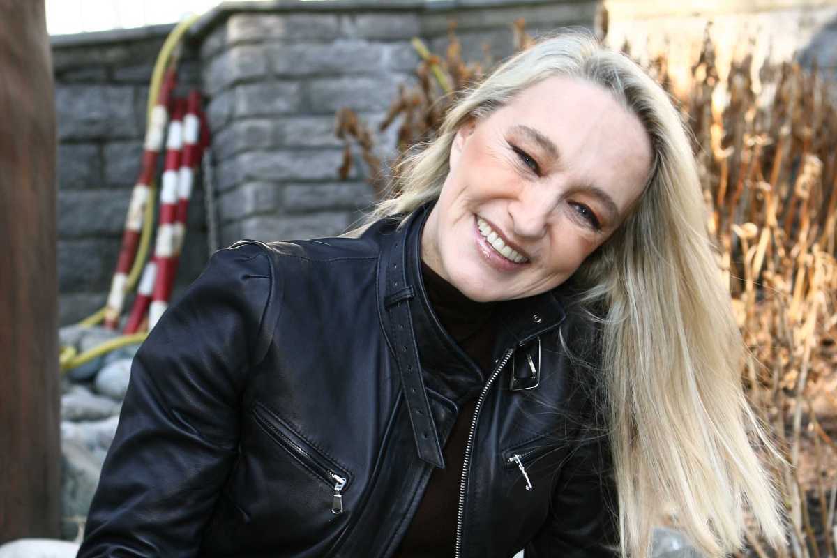 eleonora giorgi sorride