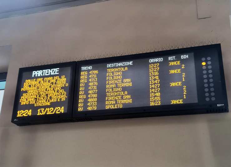 un tabellone di una stazione