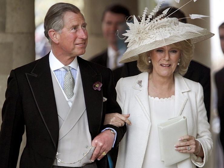 Carlo e Camilla nel giorno delle nozze il 9 aprile 2005