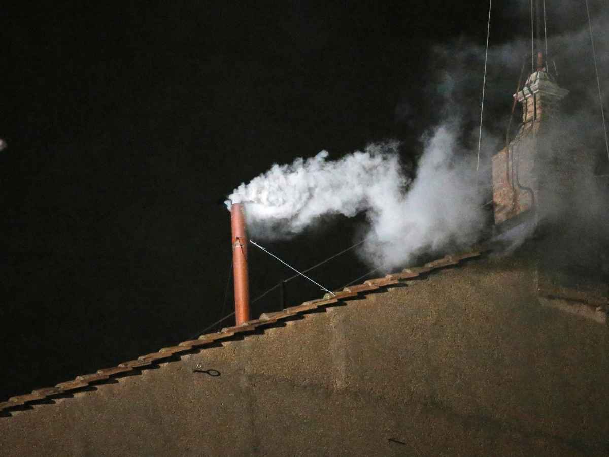 Conclave fumata bianca