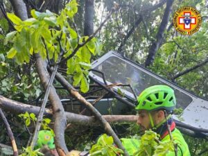 Il Corpo Nazionale Soccorso Alpino ritrova la cabina crollata sul Monte Faito, a Castellammare di Stabia (Napoli)