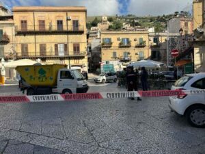 Area della sparatoria transennata a Monreale per le indagini dei caraibinieri