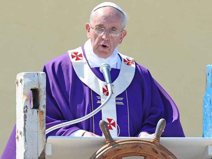 Papa Francesco a Lampedusa 8 luglio 2013