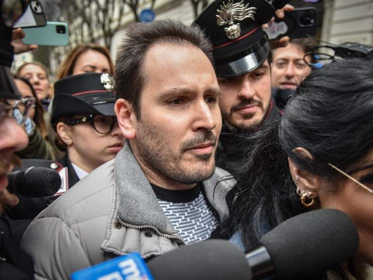 Andrea Sempio parla con i giornalisti