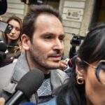 Andrea Sempio parla con i giornalisti