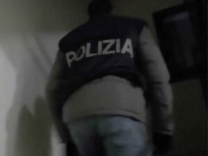 Blitz Isis Lecco