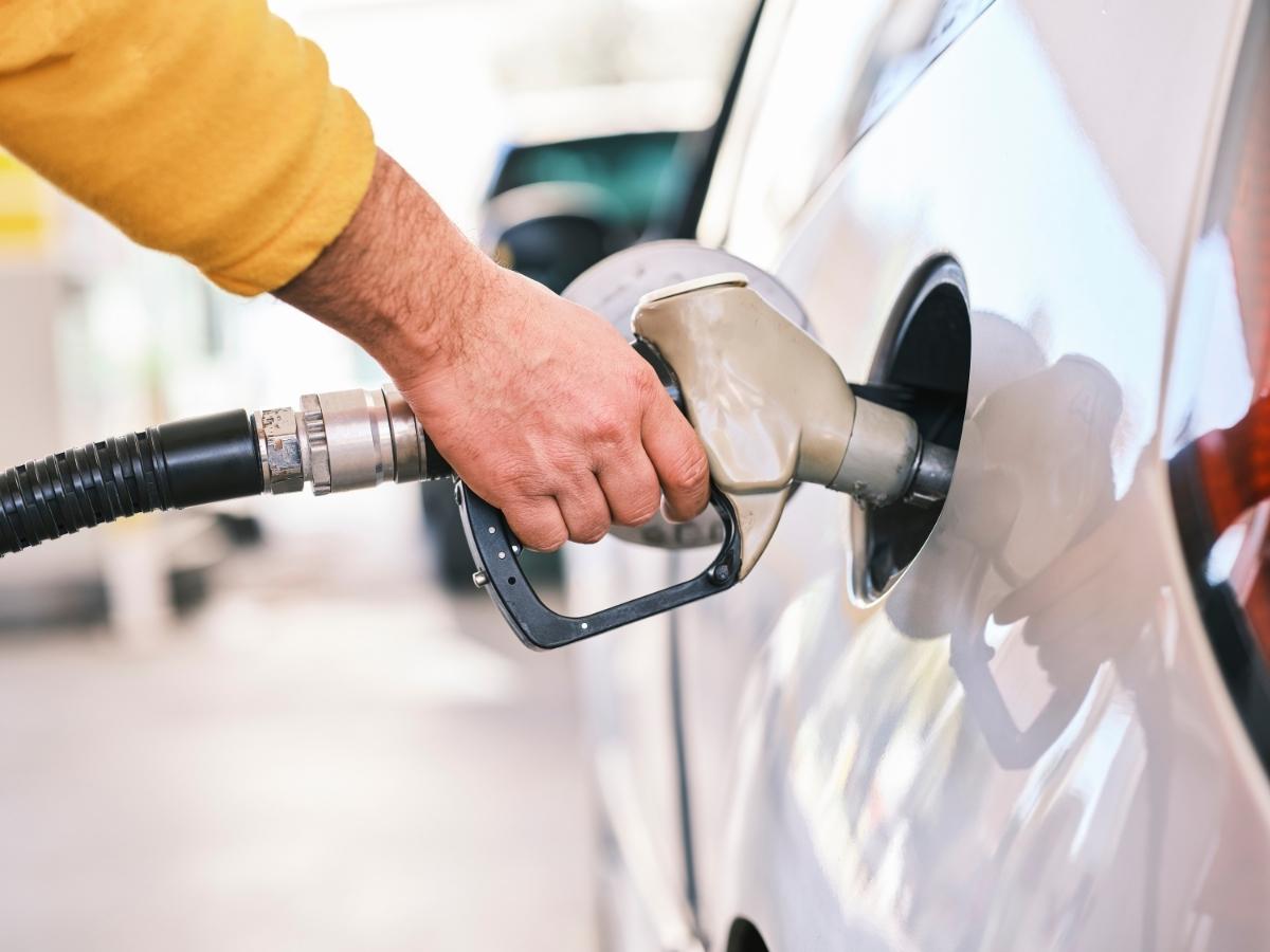 Caro benzina: prezzi “stracciati” in queste città, ecco perché Caro benzina: prezzi “stracciati” in queste città, ecco perché