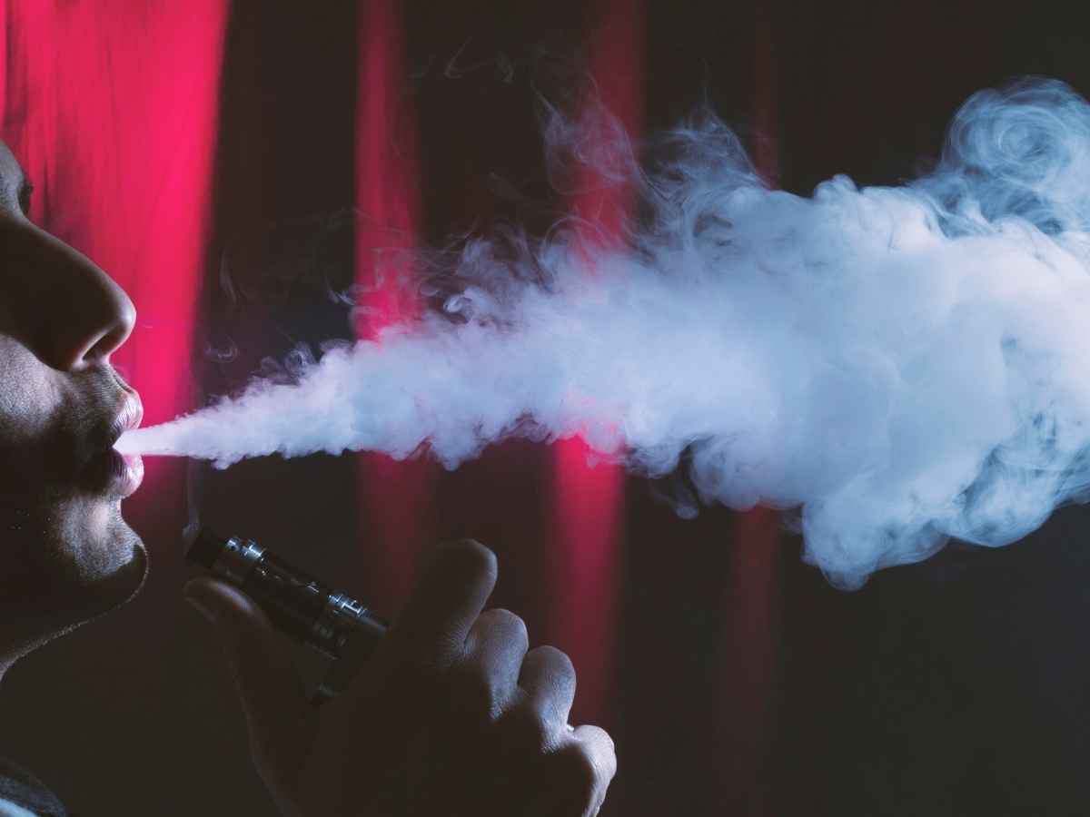 Fumo e svapo, cos’è il policonsumo (che dilaga tra i giovani) e quali sono i rischi: “Bustine di nicotina, il consumo a scuola e i genitori lo sanno” Fumo e svapo, cos’è il policonsumo (che dilaga tra i giovani) e quali sono i rischi: “Bustine di nicotina, il consumo a scuola e i genitori lo sanno”