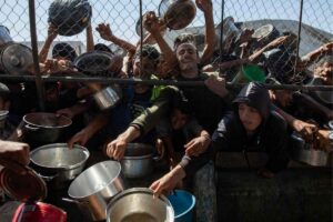 Gaza distribuzione aiuti