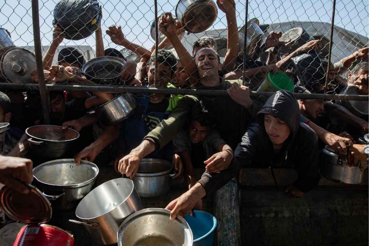 Cos’è la Gaza Humanitarian Foundation e perché è al centro di polemiche internazionali: “Aiuti strumentalizzati e trattamento disumano” Cos’è la Gaza Humanitarian Foundation e perché è al centro di polemiche internazionali: “Aiuti strumentalizzati e trattamento disumano”