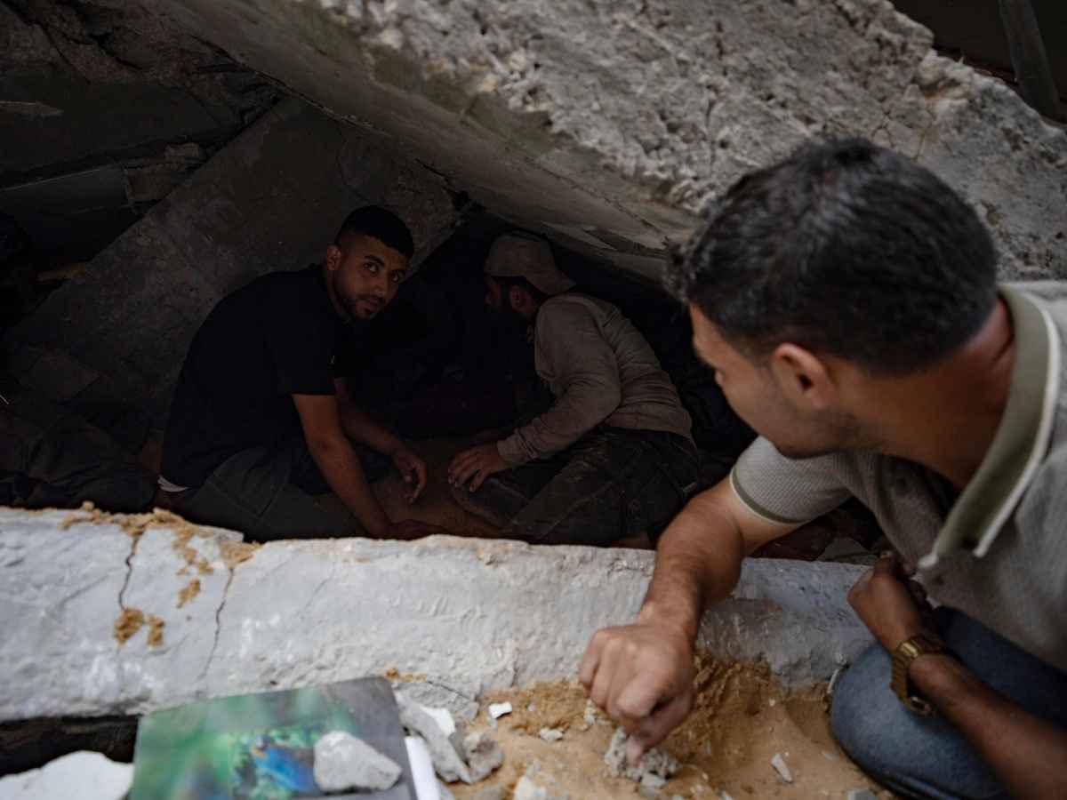 Ricostruiti e ancora sventrati, a Gaza non ci sono quasi più ospedali. L’allarme dell’Oms: “Distruzione sistematica” Ricostruiti e ancora sventrati, a Gaza non ci sono quasi più ospedali. L’allarme dell’Oms: “Distruzione sistematica”