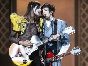 Lucio Corsi si esibisce all'Eurovision Song Contest