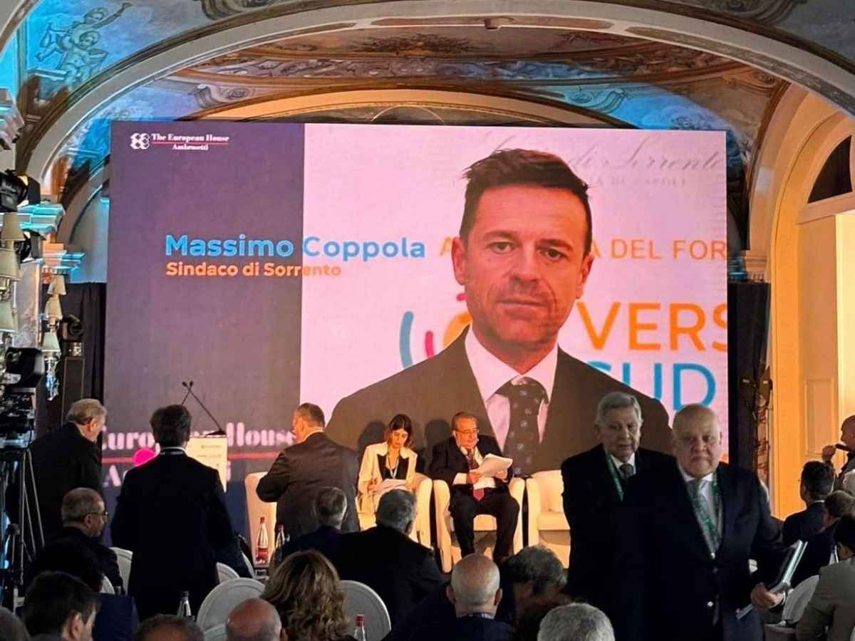 Chi è Massimo Coppola, il sindaco di Sorrento arrestato oggi: la mazzetta, il sensitivo Lello e i contanti nel panettone Chi è Massimo Coppola, il sindaco di Sorrento arrestato oggi: la mazzetta, il sensitivo Lello e i contanti nel panettone