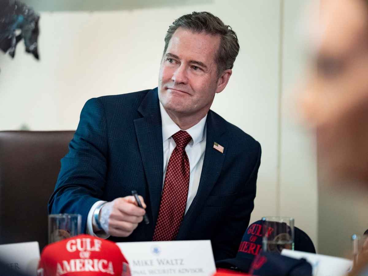 Chi Mike da Notizie.com chi è mike waltz l uomo che donald trump vuole spedire all onu il suo ruolo nel chatgate e i piani militari rivelati