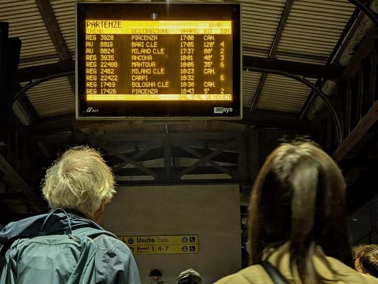 Treni fermi o in ritardo alla stazione a causa dello sciopero