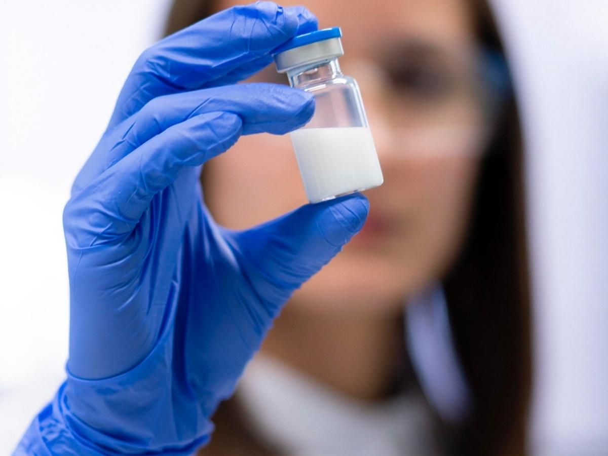 Covid, l’Fda chiede un vaccino aggiornato alla variante LP.8.1, Moderna ritira la richiesta di autorizzazione: scoppia il caso negli Usa Covid, l’Fda chiede un vaccino aggiornato alla variante LP.8.1, Moderna ritira la richiesta di autorizzazione: scoppia il caso negli Usa