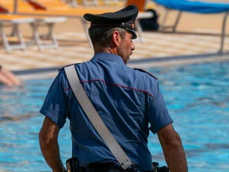 Carabinieri, rischio bambini piscina