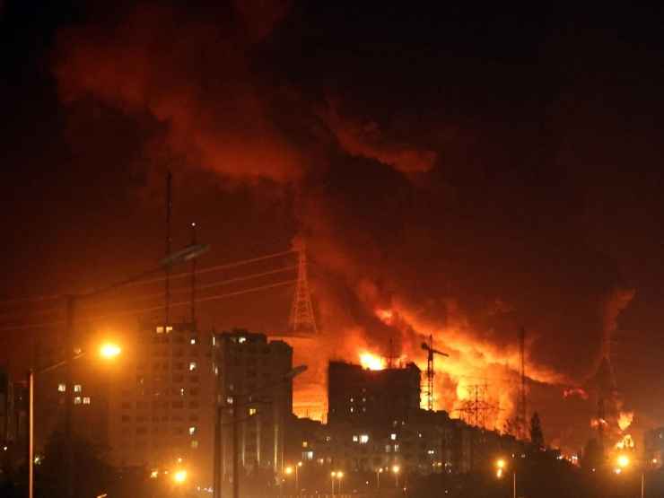 Crisi nucleare tra Iran ed Israele, Tel Aviv colpisce siti