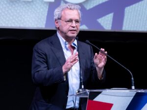 Il giornalista Enrico Mentana in un incontro pubblico