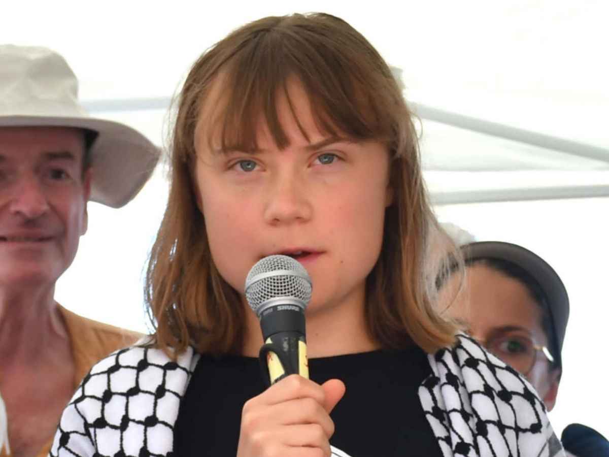 Cosa ci fa Greta Thunberg a bordo di una nave a poche miglia da Gaza, Israele: “Tornate indietro, non raggiungerete la Striscia” Cosa ci fa Greta Thunberg a bordo di una nave a poche miglia da Gaza, Israele: “Tornate indietro, non raggiungerete la Striscia”