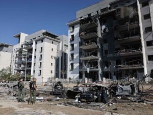 Un palazzo distrutto durante la guerra tra Iran e Israele