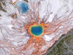 Il Grand Prismatic Spring di Yellowstone ripreso da Google Earth