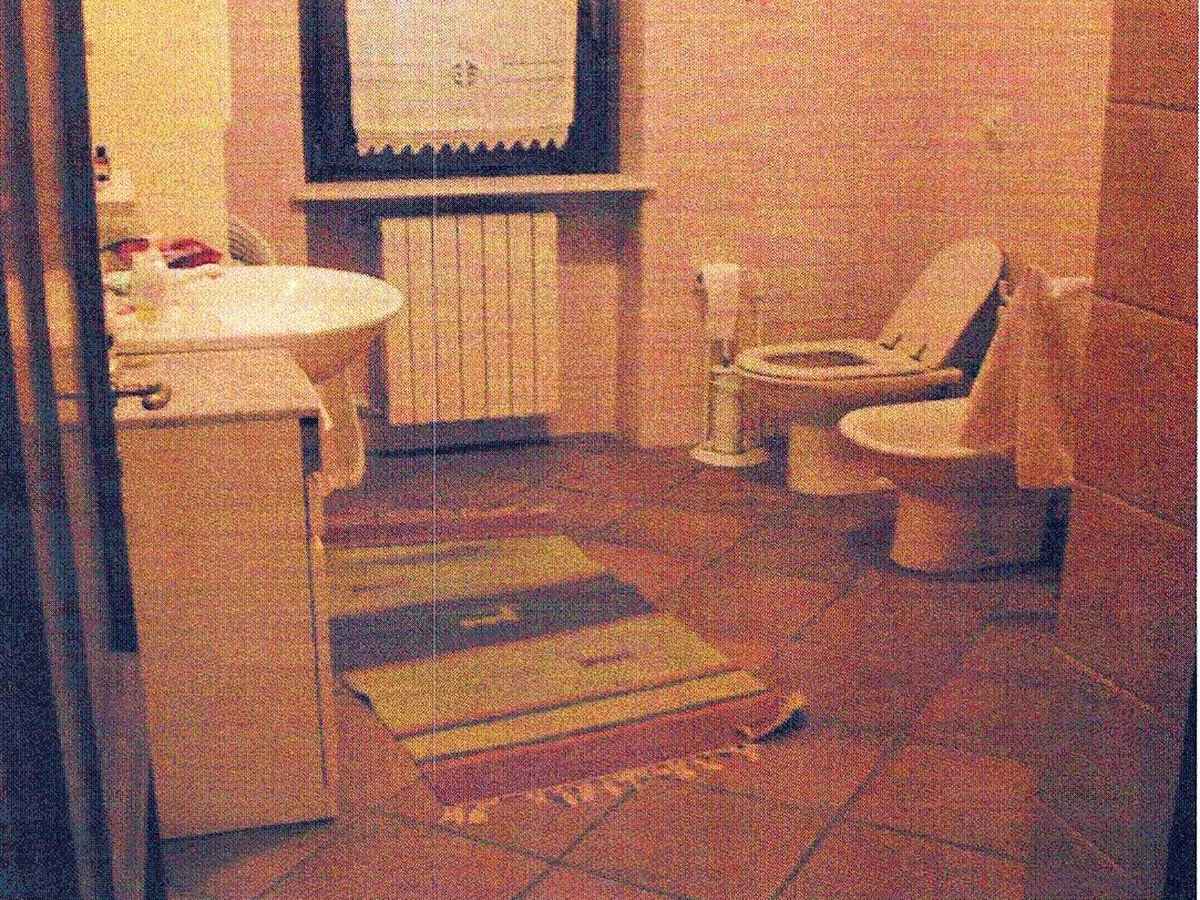 Una foto di archivio del bagno della villetta Poggi