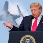 Il presidente Usa Donald TRump, sullo sfondo un bombardiere